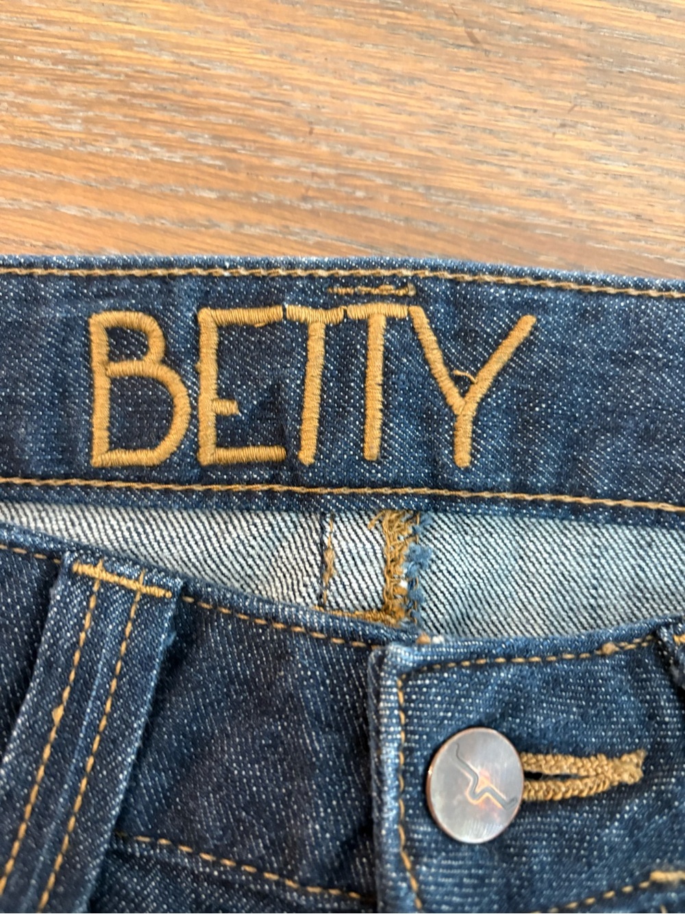 Kimes Ranch Betty Dark Blue Bootcut Jeans with Yellow Stitching Size 00/34 - Picture 4 of 5